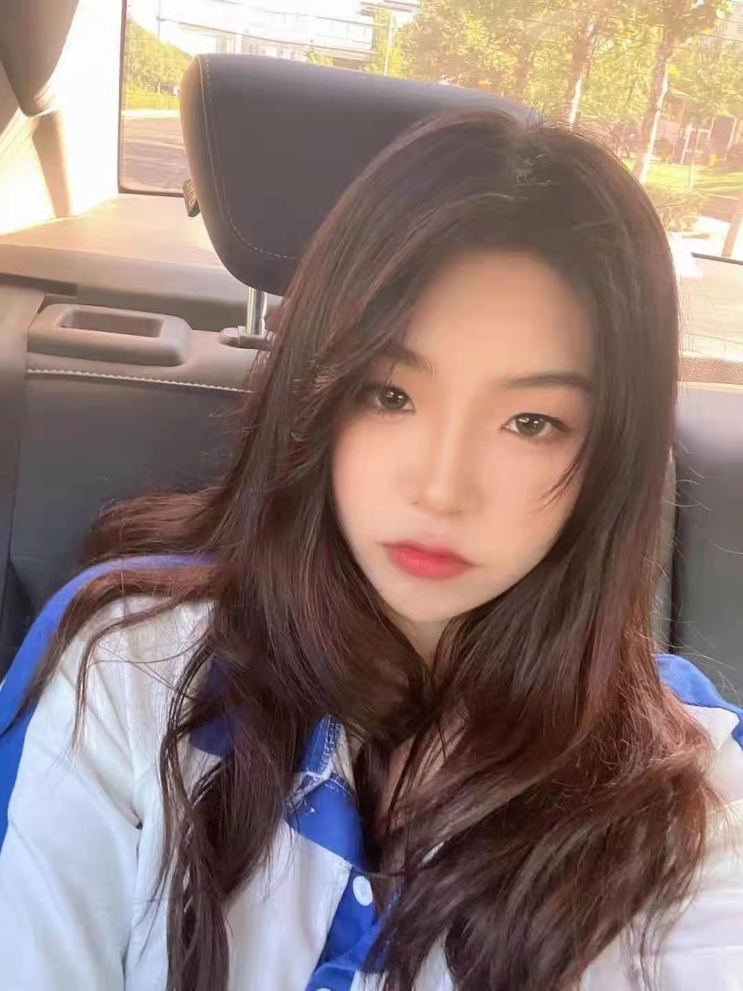 （微信：jy40320）03年刚刚下海的小妹妹可后庭